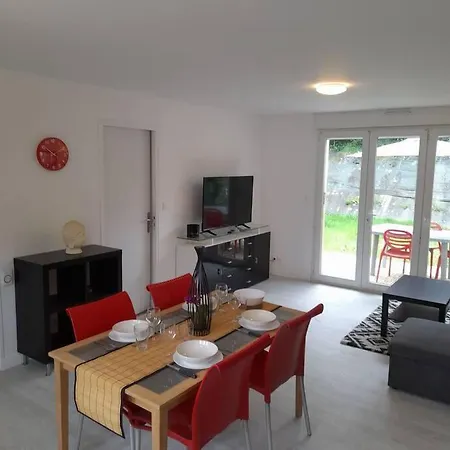 Proche Centre, Cotes De Granit Rose Daire *