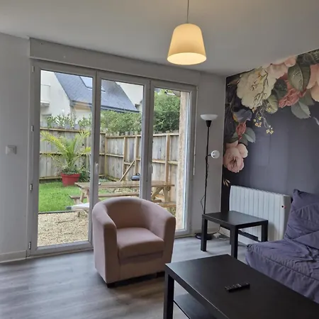 Proche Centre, Cotes De Granit Rose Daire
